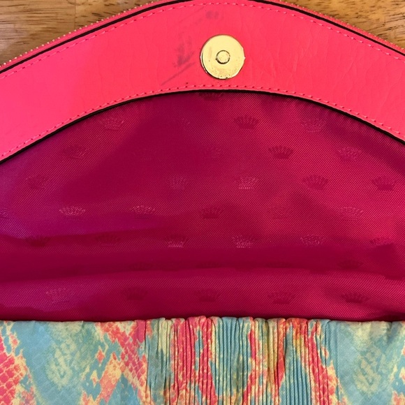Juicy Couture Neon
Preppy Pink Large
Tunnel Flap Envelope
Cross Body Purse
Y2K. - Picture 13 of 15